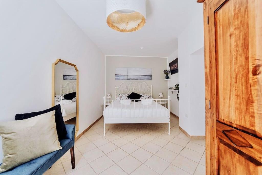 Torre Dalu' - A Due Passi Dalla Di Porta Vecchia, Con Terrazzo Privato E Netflix Holiday home Monopoli
